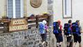 Sur la route de Compostelle, l'accueil des pèlerins divise les hébergeurs
