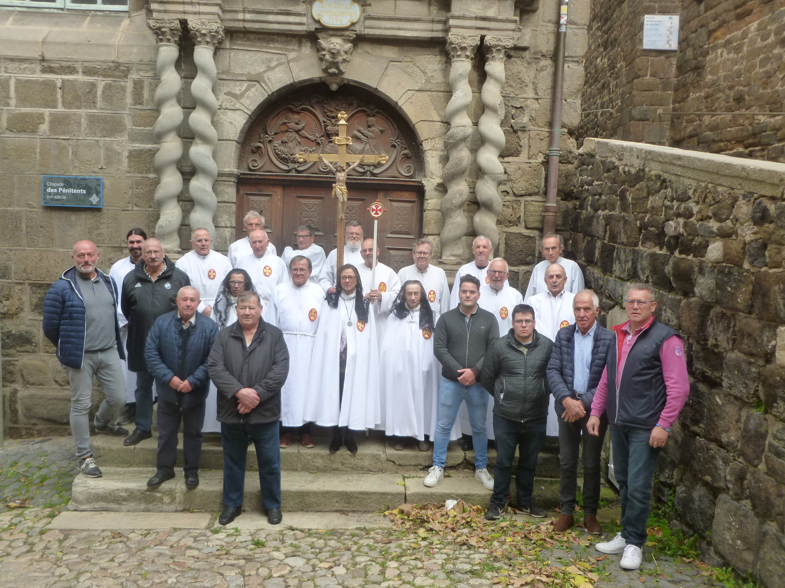 Une messe sous le signe du souvenir pour les Pénitents Blancs du Puy