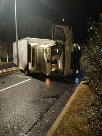 , Un camion se couche au Puy-en-Velay à cause du verglas