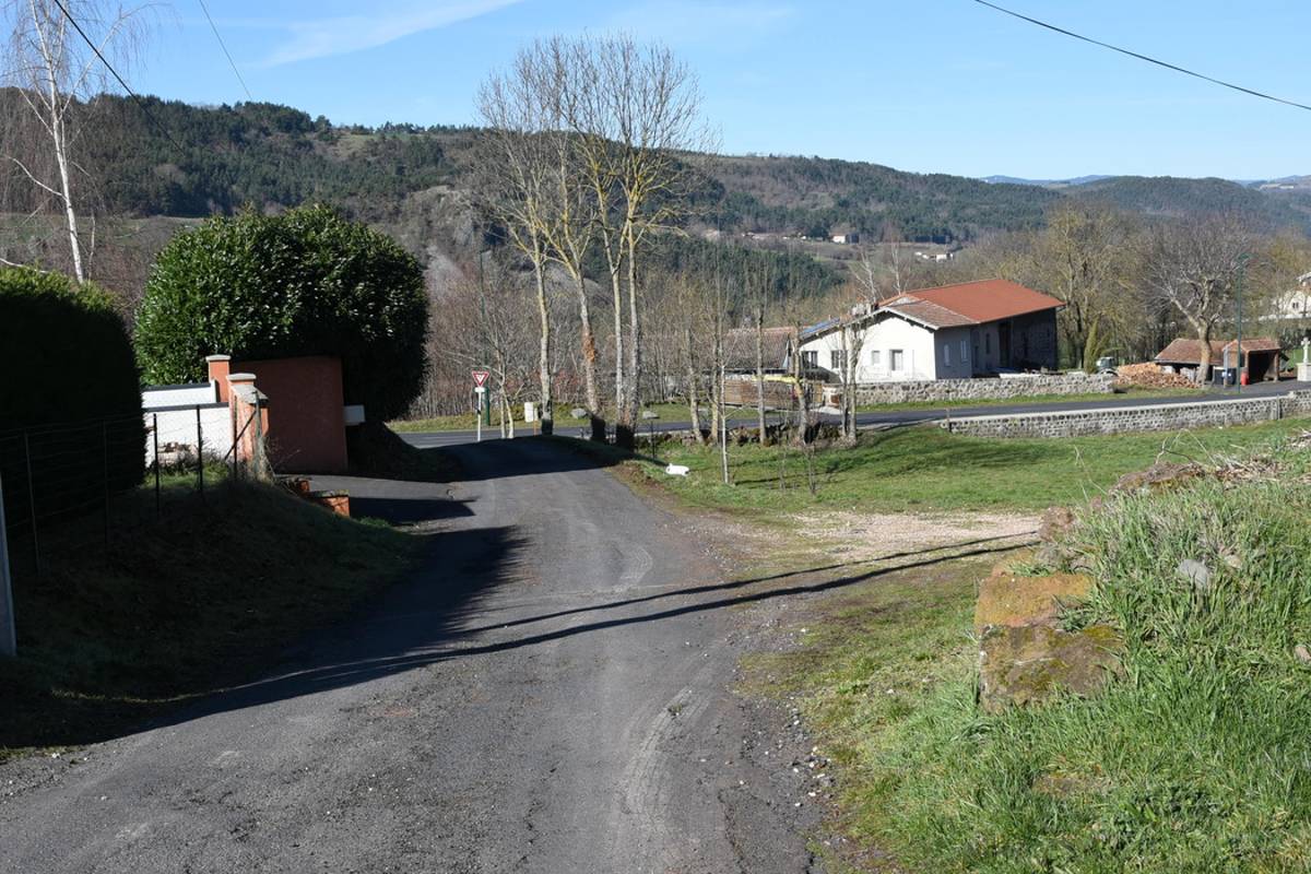 , Un policier blessé, « un ou des individus » recherchés : ce que l&rsquo;on sait de la course-poursuite entre Le Puy et Arsac-en-Velay