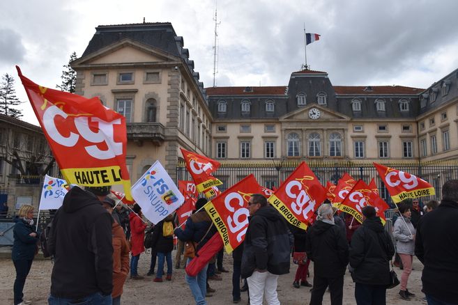 , Une centaine de retraités mobilisée devant la préfecture du Puy-en-Velay