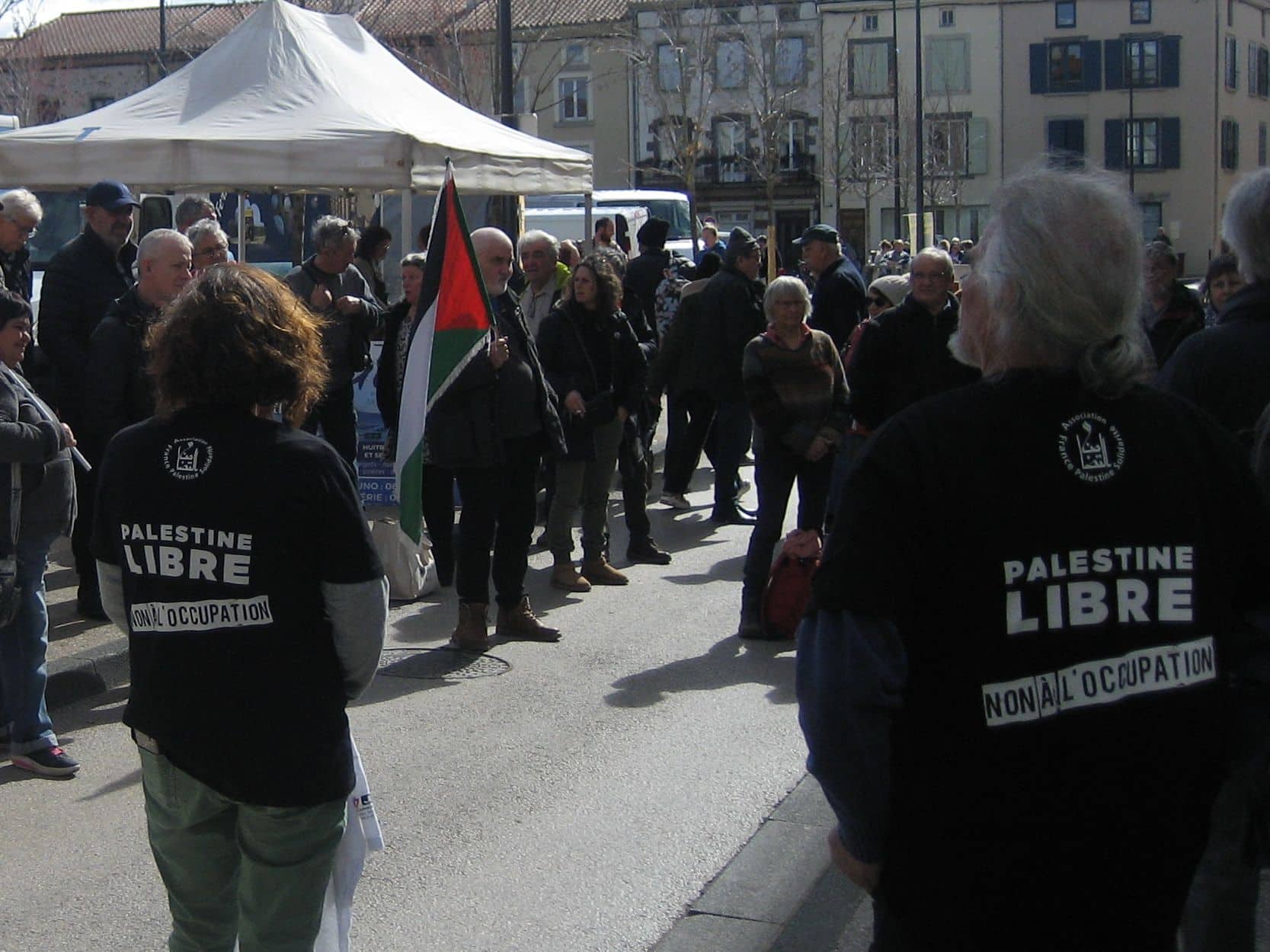 , Une soixantaine de personnes rassemblées à Brioude pour dire « halte au massacre à Gaza