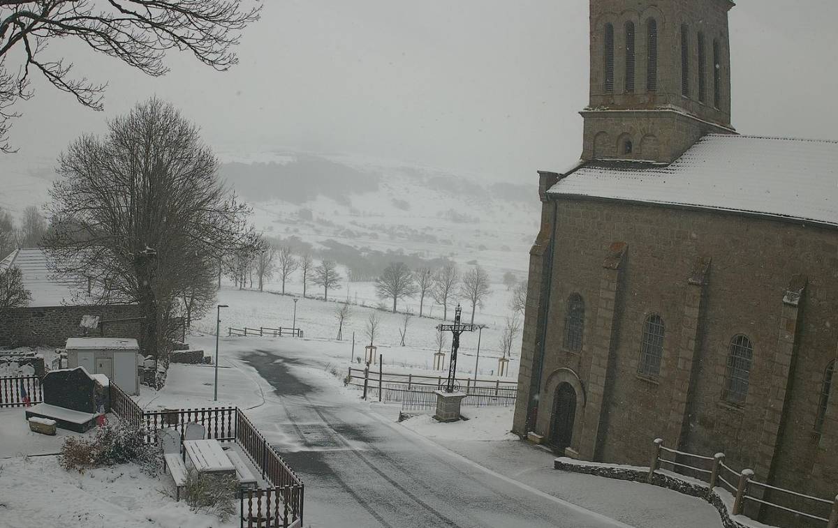 , Après l&rsquo;été le week-end dernier, la neige tombe ce jeudi en Haute-Loire