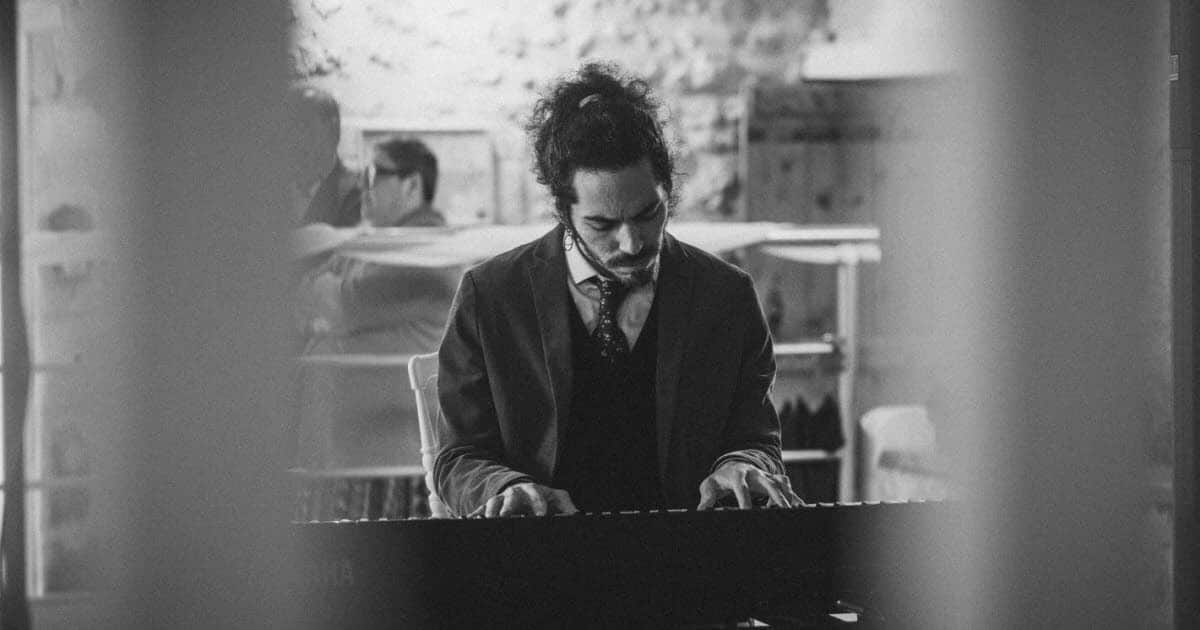 , Le Puy-en-Velay Pianiste et compositeur, Medhi Smile sort son premier album