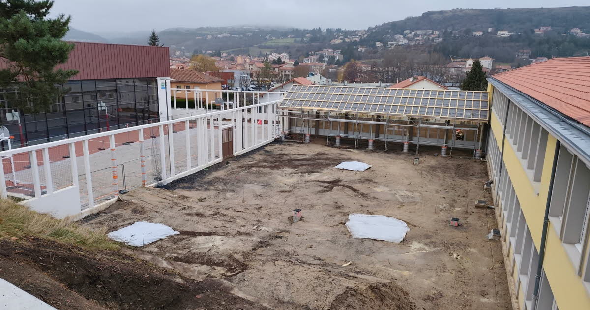 , Le Puy-en-Velay Val-Vert : une nouvelle cour végétalisée pour le centre de loisirs