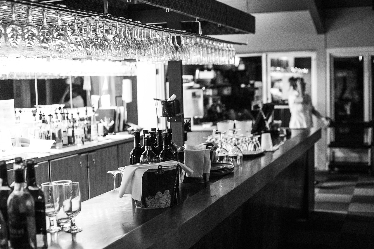 , « On se met tous aux normes » : après Crans-Montana, les bars du Puy sous pression
