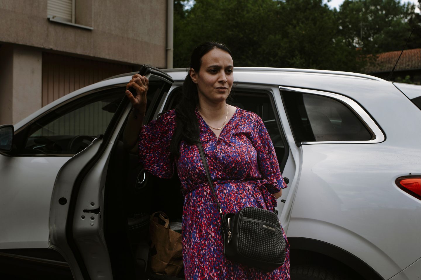 Youssra, la voisine de Nour, dont le père, Ali, a été assassiné au Puy-en-Velay.