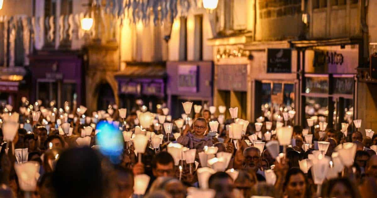 , Haute-Loire Fêtes mariales au Puy-en-Velay : plus de 2 000 fidèles ont « cheminé dans les ténèbres »