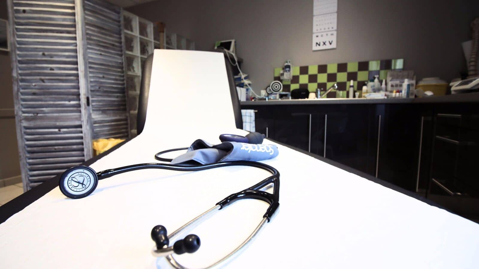 , Un homme poignarde un médecin dans son cabinet près du Puy-en-Velay, l’agresseur présumé connu pour « des troubles psychiatriques »